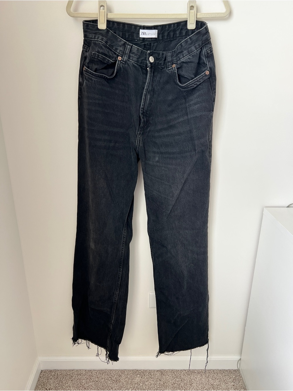 Zara Black Wide-Leg Distressed Hem Jeans size 8
